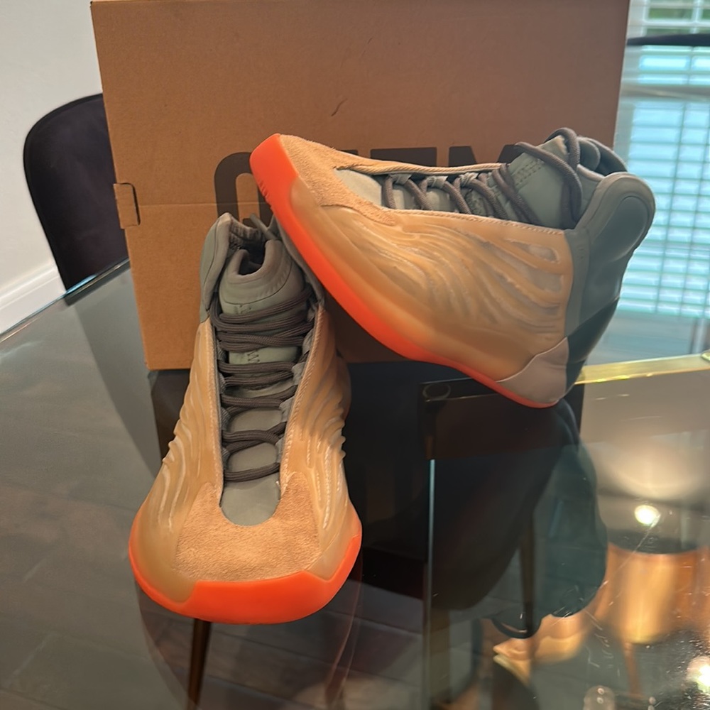 Yeezy QNTM Size 5